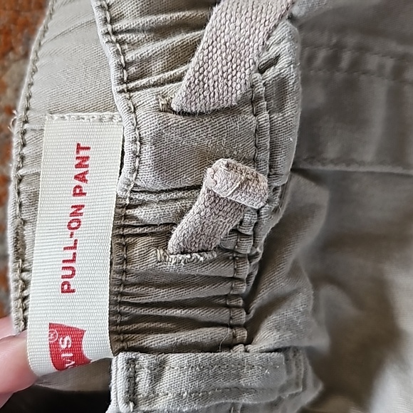 Boys Levi's pull on khaki pants - Picture 4 of 5